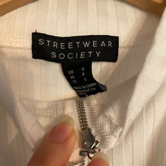 4/25 $   Zip Up Bodysuit - Picture 3 of 5